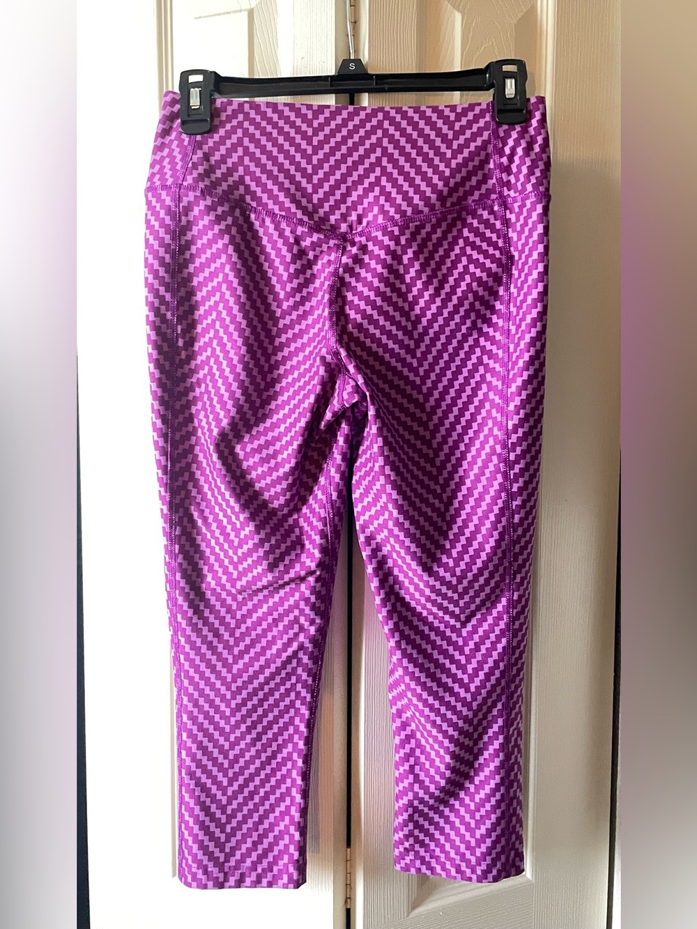 Nike Magenta Chevron Cropped Leggings - Picture 3 of 6